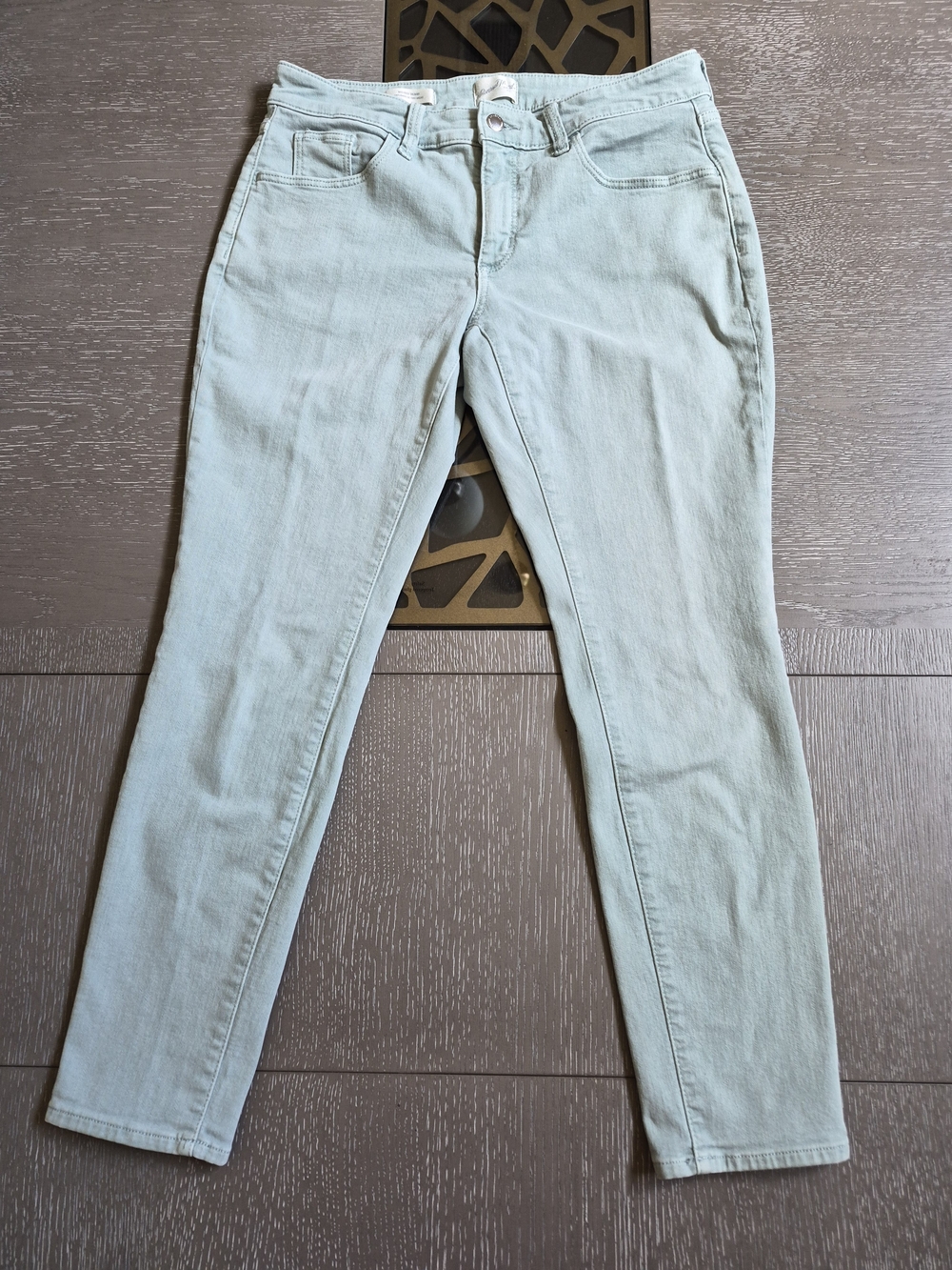 Universal Thread Women's Mid Rise Skinny Jeans in Light Mint